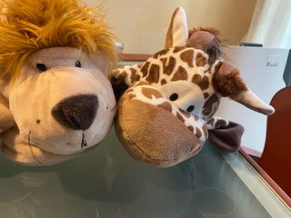 Muñecos de mano . Los 3 4€ . Están nuevos