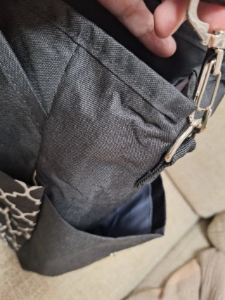 Bolso cambiador negro con estampado