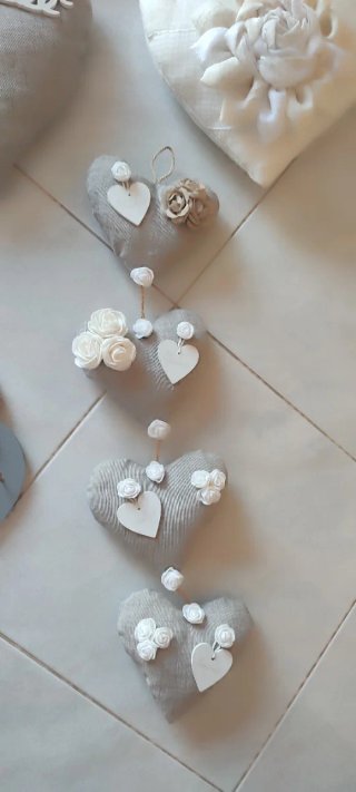 Set cuori decorativi grigi e bianchi