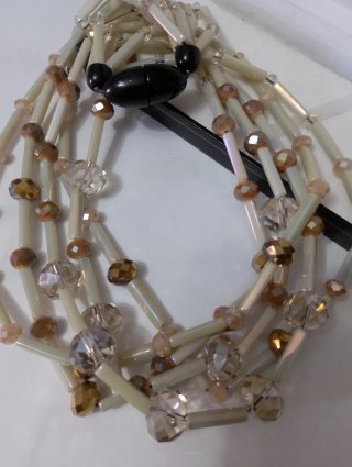 Collana vintage multifilo beige e panna