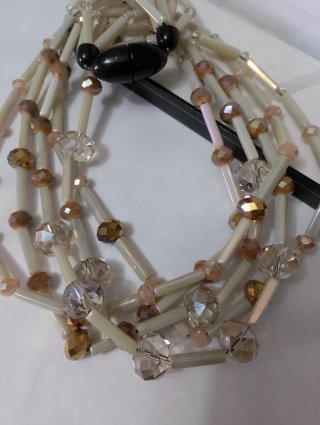 Collana vintage multifilo beige e panna