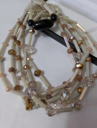 Collana vintage multifilo beige e panna