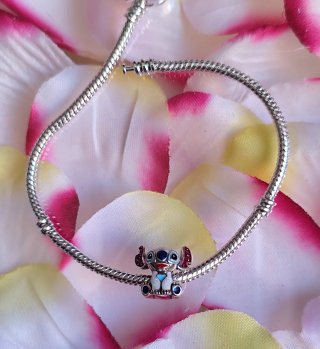 Charm Stitch Blanco y Azul brillante