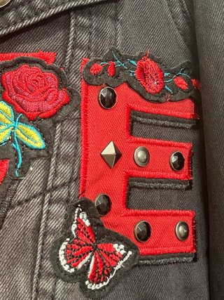 Chaqueta Desigual Negra con Tachuelas y Bordados