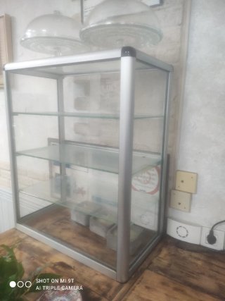 Vitrina expositora cristal y alumio