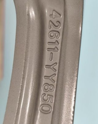 Toyota 2373418 42611yy850 llanta corolla hatchback