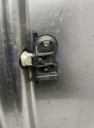 Toyota 2373418 42611yy850 llanta corolla hatchback