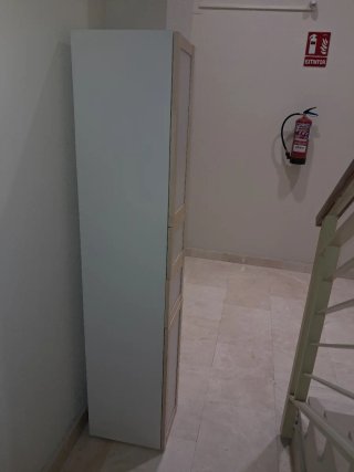 Armario estrecho madera y cristal