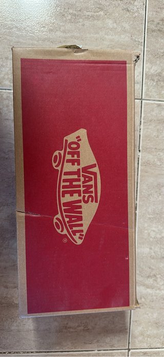 Vans negros con suela marrón