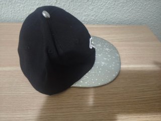 Gorra Negra y Plateada