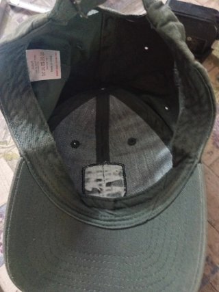 Gorra verde con escudo