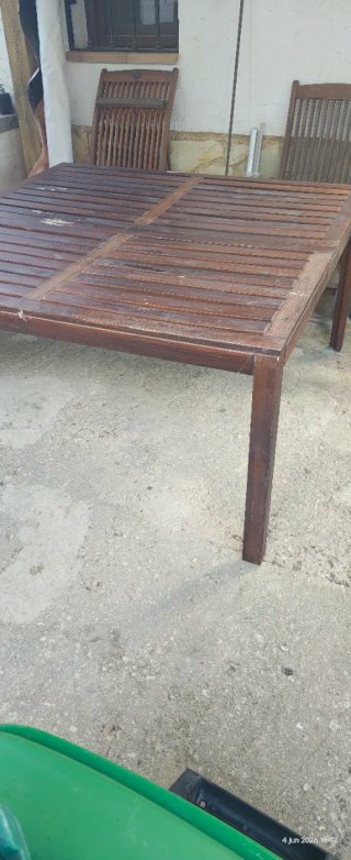 Mesa de madera para exterior