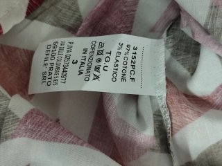 Blusa con stampa triangoli rossi e rosa