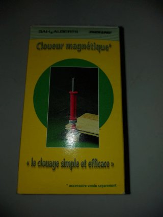 250 Grapas para lambris + clavos