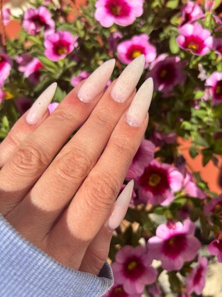UÑAS ACRÍLICAS A DOMICILIO