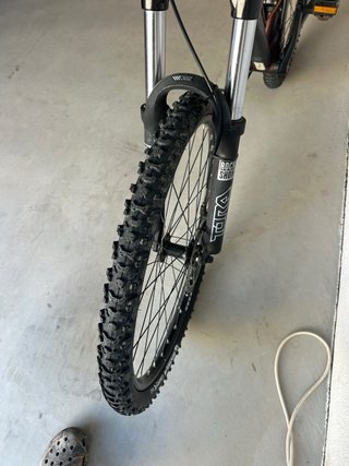 Bicicleta de montaña doble suspensión