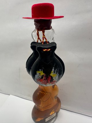 Liquore Bodegas Garces S.A. a forma di chitarra