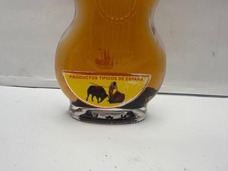 Liquore Bodegas Garces S.A. a forma di chitarra