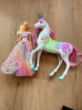 Muñeca Barbie con Unicornio