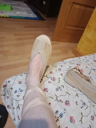 Sandalias planas beige y blancas talla 37