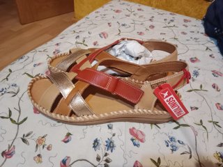 Sandalias Pikolinos doradas y rojas sin estrena36