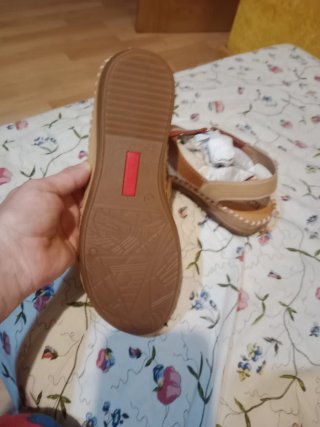 Sandalias Pikolinos doradas y rojas sin estrena36