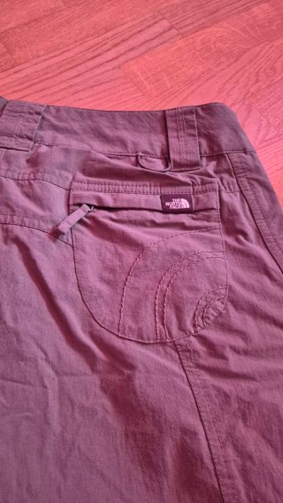 Pantalones The North Face convertibles marrón.