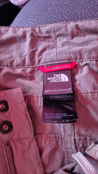 Pantalones The North Face convertibles marrón.