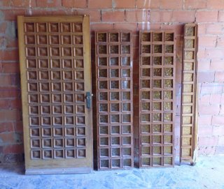 Puerta principal madera maciza con cristales