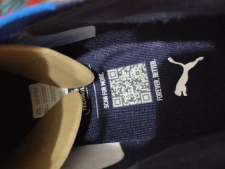 Botas de fútbol Puma Ultra azules y rojas