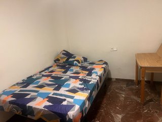 se alquila habitacion en catarroja muy céntrico