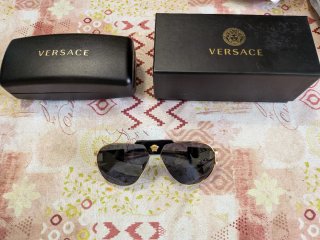 Occhiali da sole Versace oro e neri
