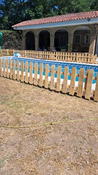 Valla de madera para jardín
