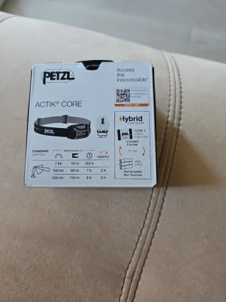 Petzl ACTIK CORE 625 Lúmenes