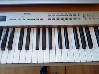 Piano Yamaha P120 Escenario