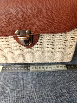 Bolso de rafia.