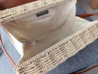 Bolso de rafia.