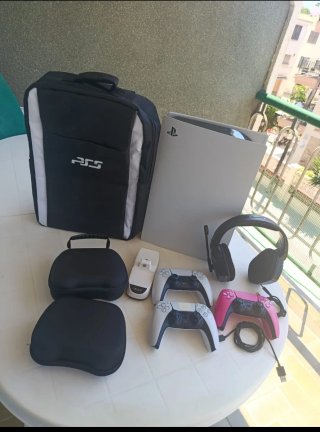 PS5 con 3 mandos y 7 juegos digitales