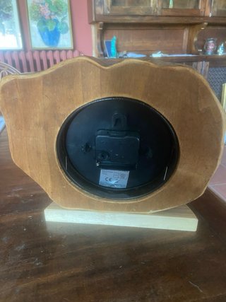 Orologio da tavolo in legno grezzo