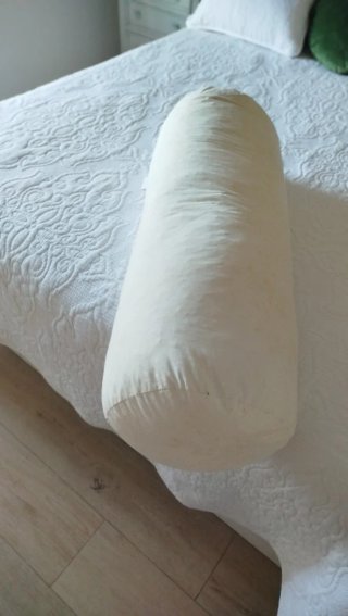 Cojín cilíndrico descanso beige. 80cm.