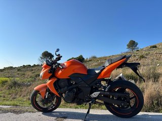 Kawasaki Z750 Naranja y Negra