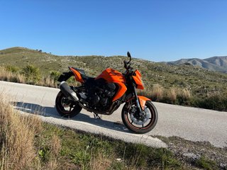 Kawasaki Z750 Naranja y Negra