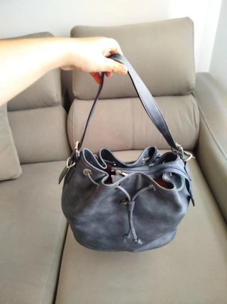 Bolso azul metálico grande