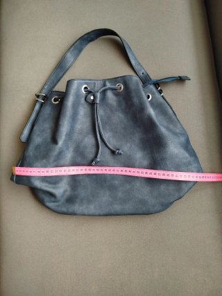 Bolso azul metálico grande