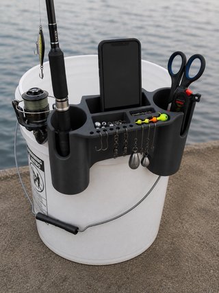 Soporte cañas y accesorios de pesca para cubo