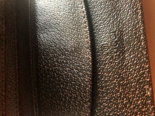 Cartera estilo monograma