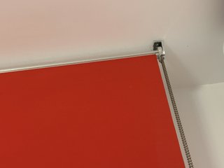 Estor rojo de tela