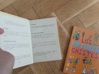 Dos libros de chistes más regalo de otro de frases
