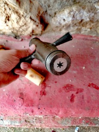 Antigua Churrera de Metal y Madera