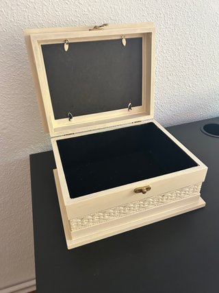 Caja de madera decorativa con tapa
